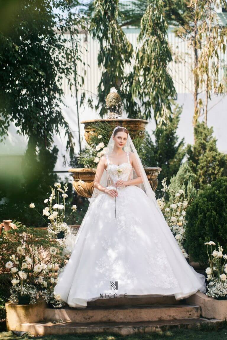 Nicole Bridal - Váy cưới sát nách hình 4