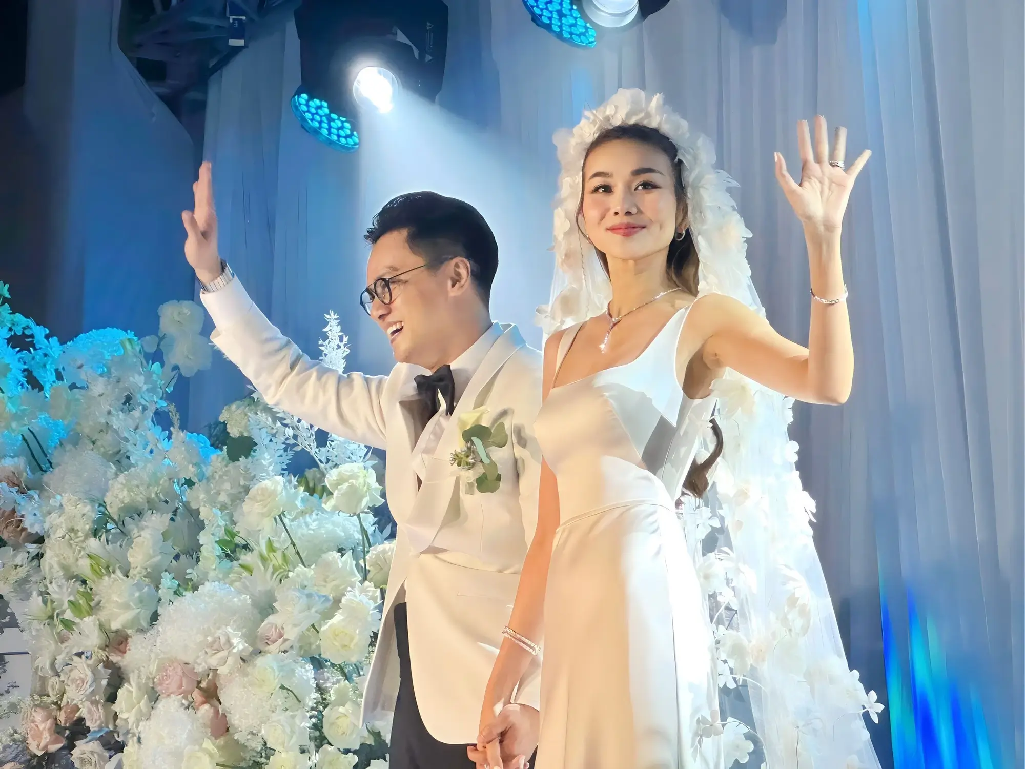Váy cưới showbiz Việt - Hình 7