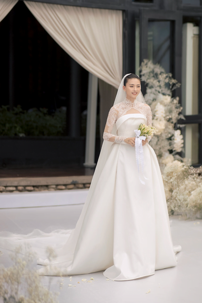 vay-cuoi-ngo-thanh-van
