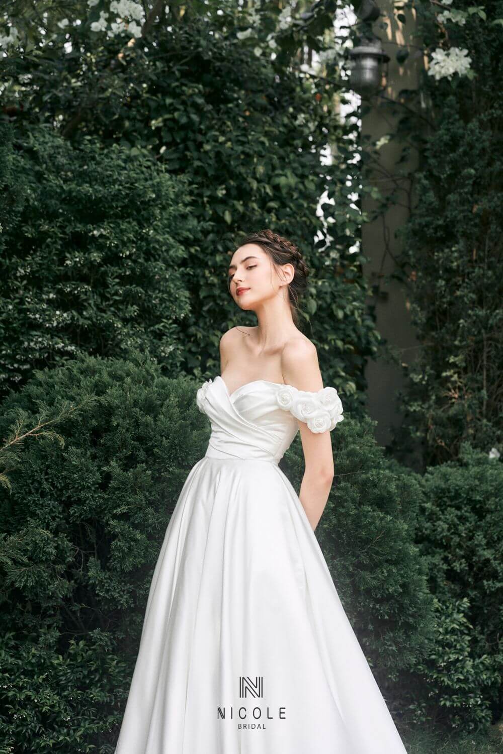 Trang phục cưới kiểu đường viền cổ chuẩn dày Ms25 với 75 inch Chiếc váy  hình Satin hình bóng người tập luyện màu trắng - Trung Quốc Trang phục đám  cưới y