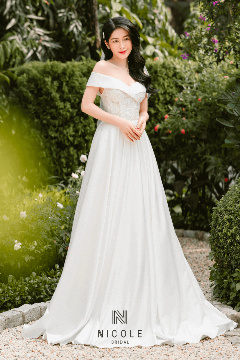 Váy cưới lụa trễ vai đính kết hoàng gia xòe lớn (PDPL-L1) – M.O.T Bridal –  For Love, For Life