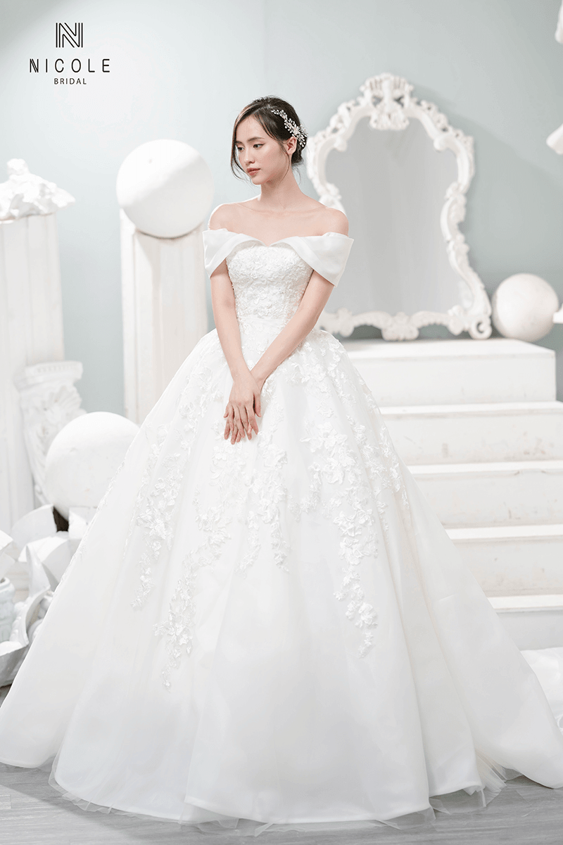 Váy cưới làm lễ Luxury  LLX03  KIM COUTURETHƯƠNG HIỆU VÁY CƯỚI THIẾT KẾ  NỔI TIẾNG TẠI VIỆT NAM