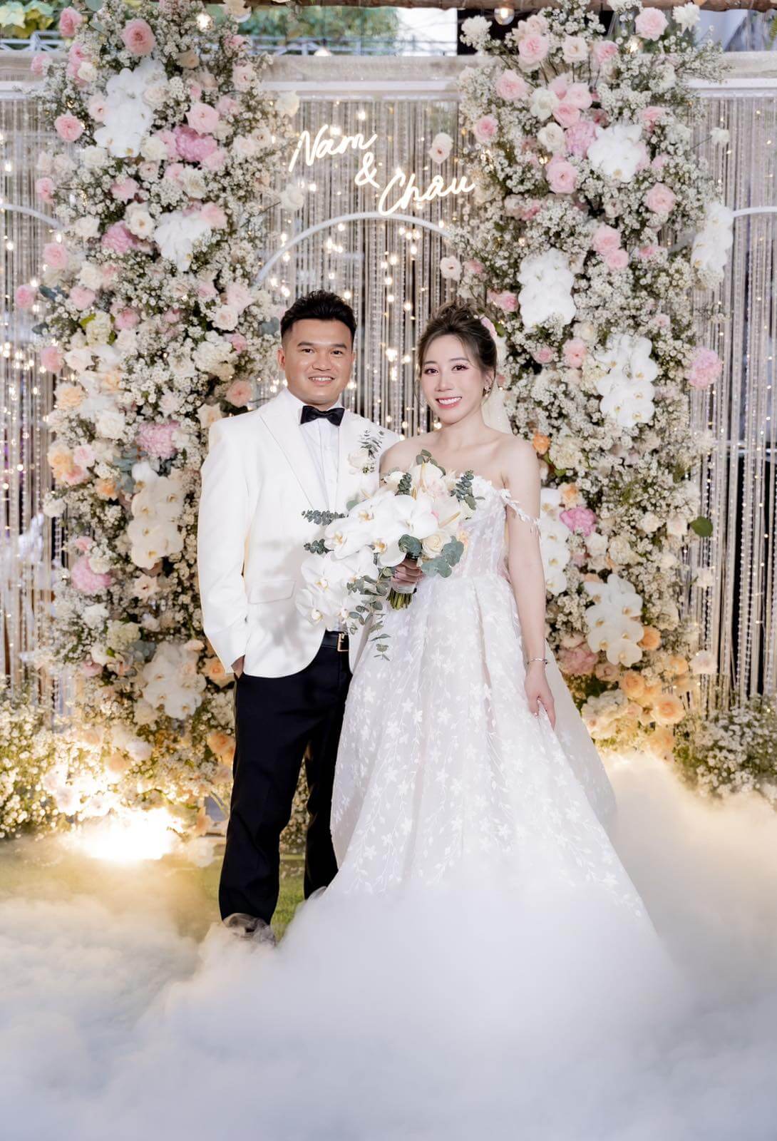 Váy cưới làm lễ nhà hàng - Hình 2