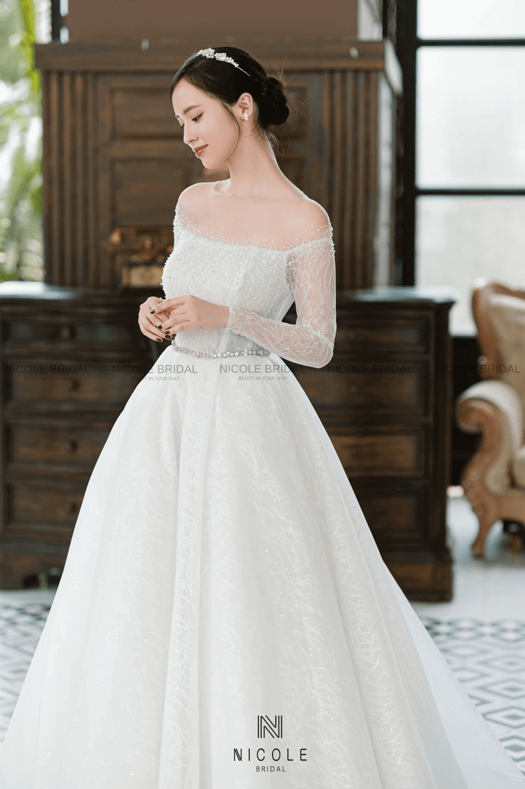 New White Lace Short Sleeve Wedding Dress With Simple Appliques And Halter  Hemline Korean Style Princess Bridal Gown From China From Zhu_guo_qin,  $46.21 | DHgate.Com