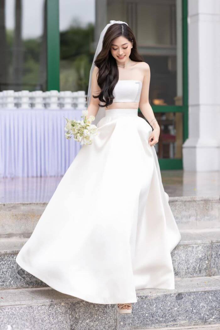 Lecia Bridal - ✨ VÁY CƯỚI CROPTOP ✨ Rất hiện đại và cá tính đúng không?  Chiếc váy cưới đã được thiết kế và hoàn thiện trong 2 tuần cô dâu về