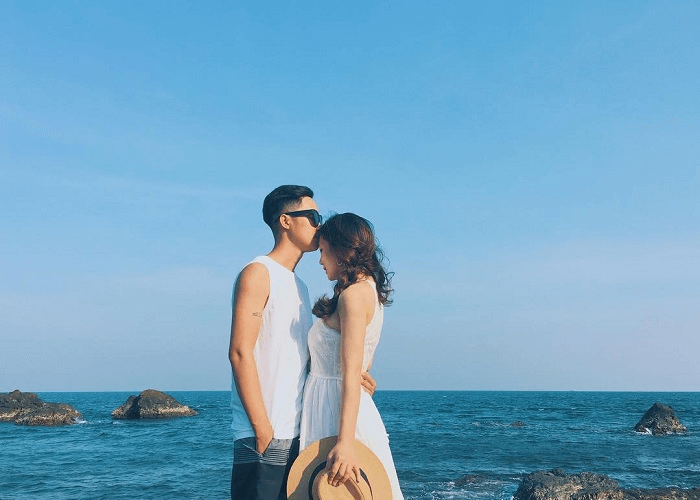Đón trăng mật ngọt ngào, lãng mạn bên bờ biển Mỹ Khê.