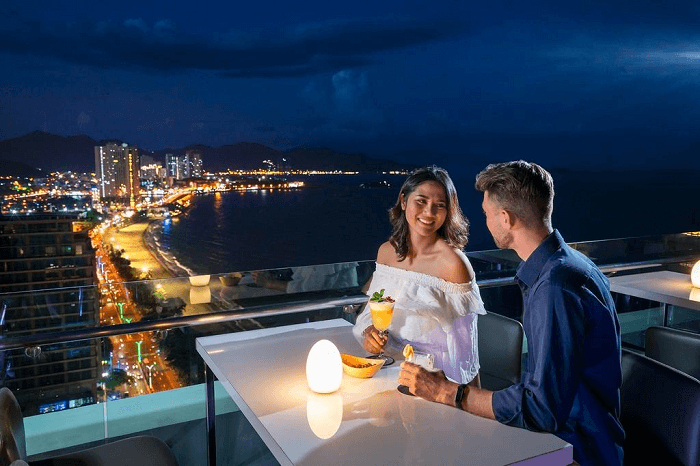 Nha Trang là địa điểm tuần trăng mật ấn tượng cho các cặp đôi mới cưới.