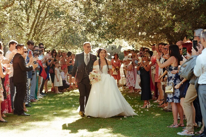 The happy moments of the couple, walking in the blessings of family and friends.