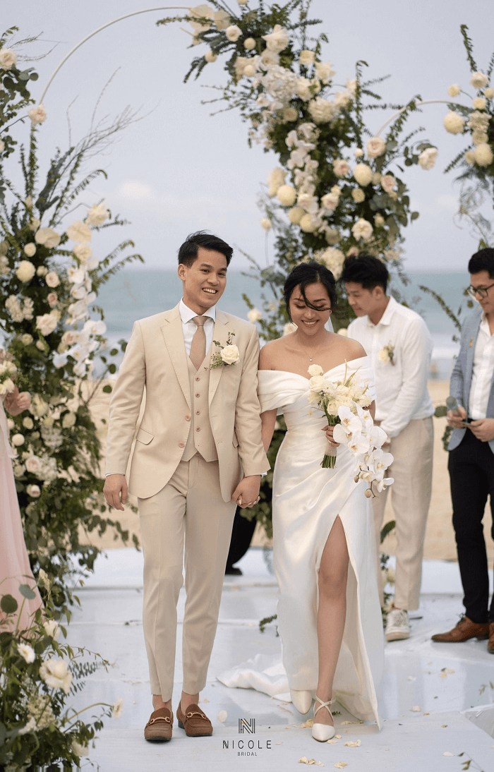báo hỷ ở bãi biển