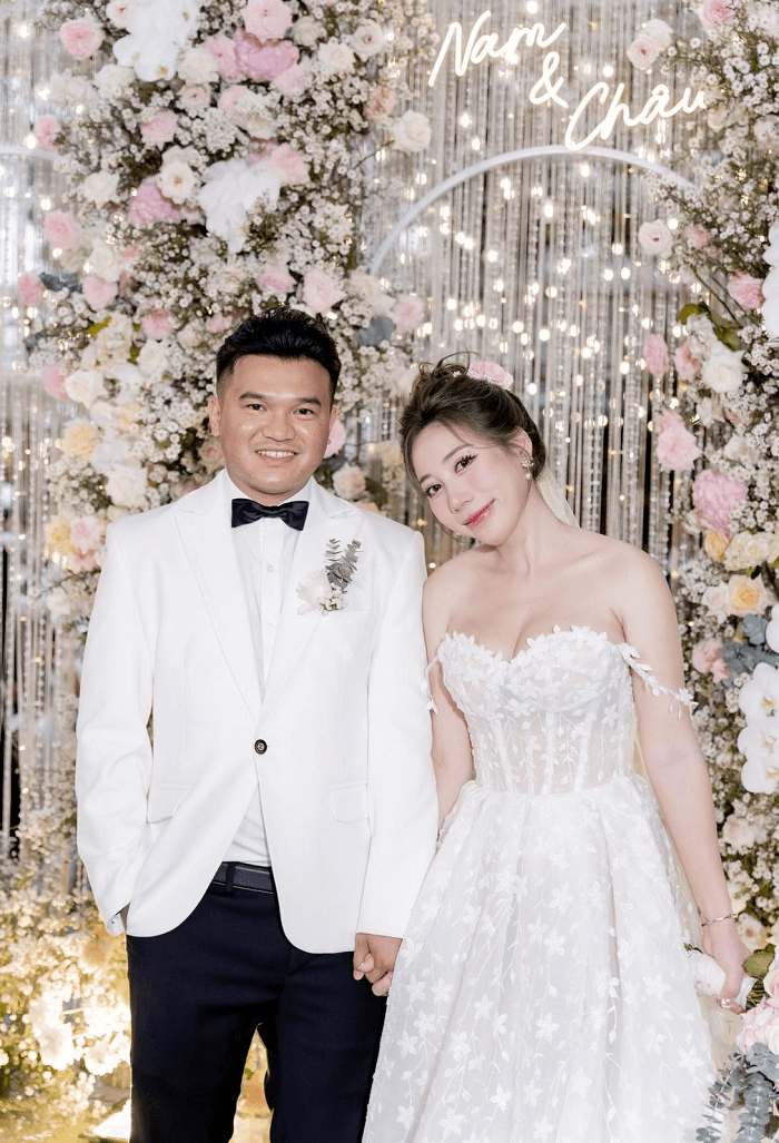 Cô dâu Bảo Châu và chú rể Thành Nam từ Mỹ cùng trở về Việt Nam tổ chức tiệc cưới.