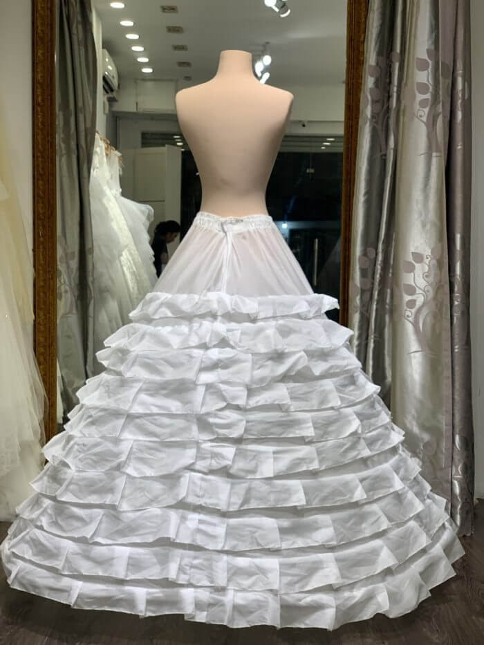 Tùng váy cưới công chúa