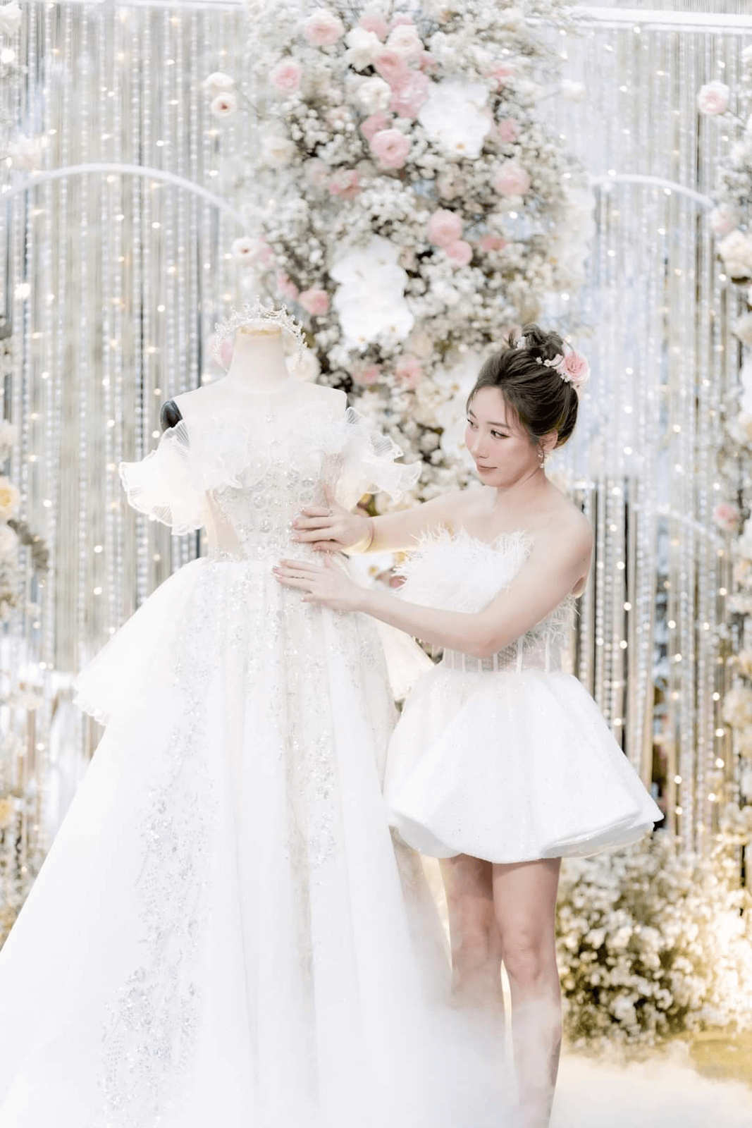 The Story Behind Min Hyorin's Oscar de la Renta Wedding Dress: Exclusive |  Vogue