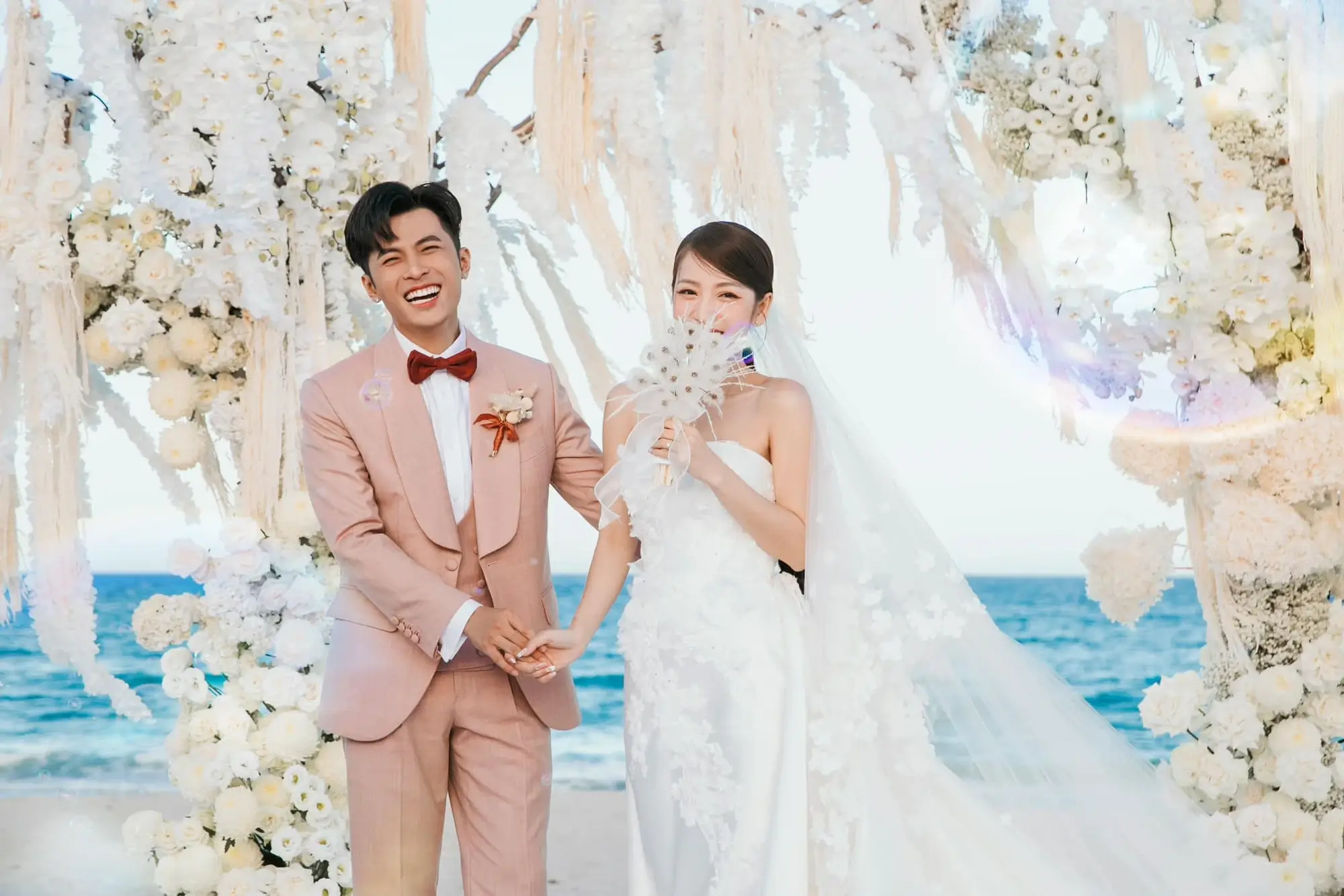 Váy cưới showbiz Việt - Hình 2