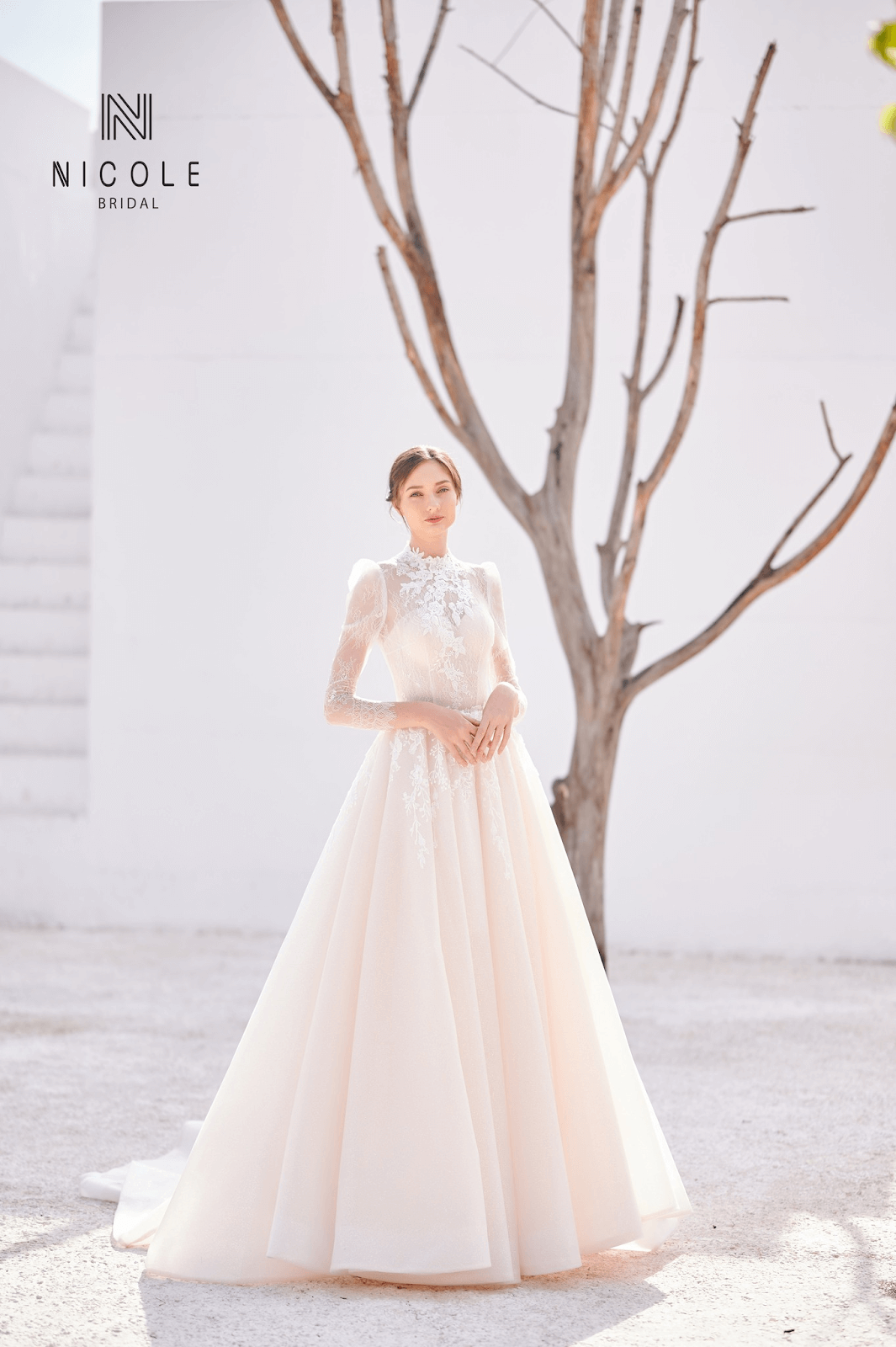 Váy cưới tay ren - Hình 8