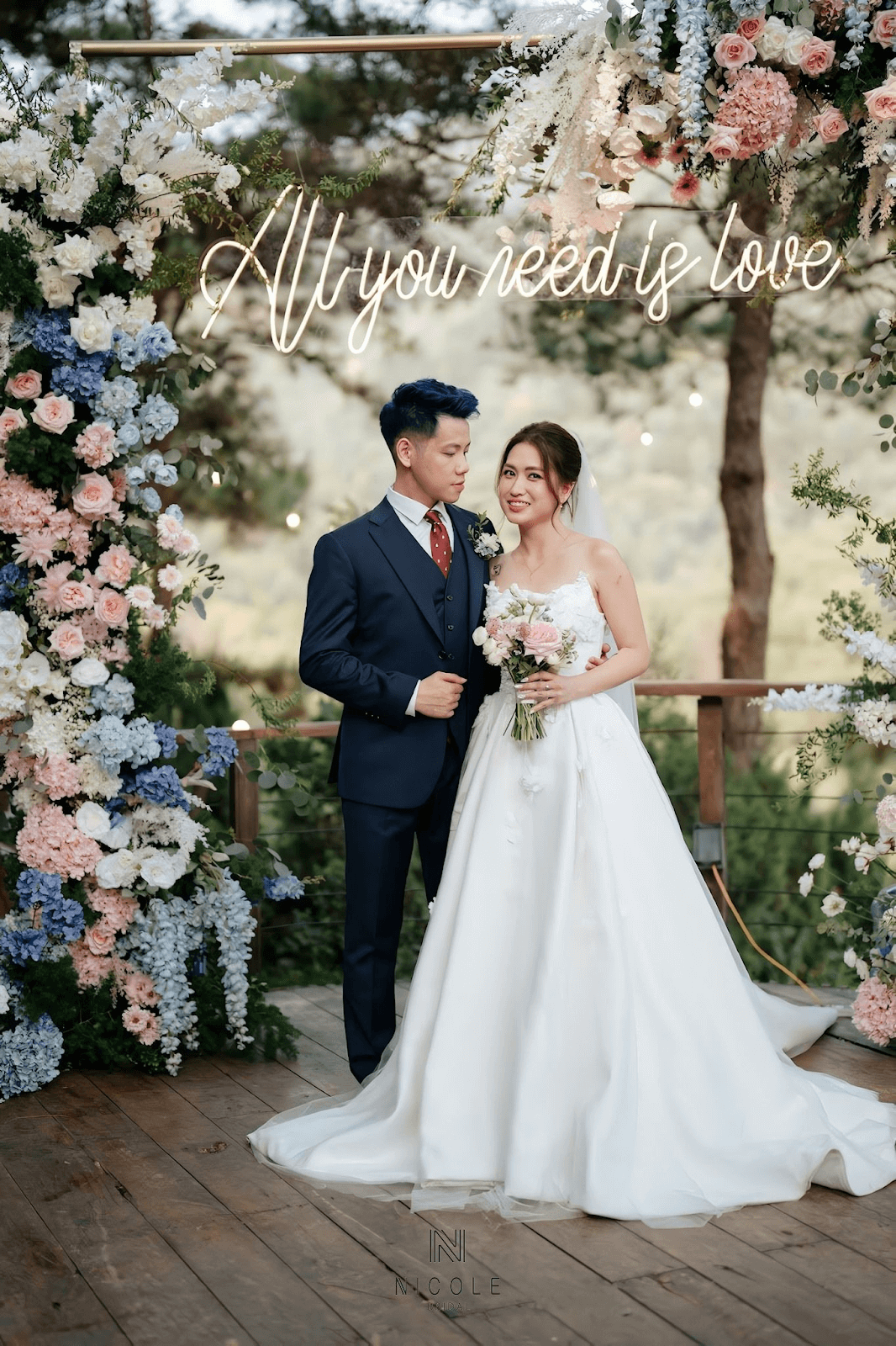 Joy WeddingDress - Cưới vào mùa nắng mưa thất thường, làm cách nào để những  chiếc váy được bảo vệ tốt nhất ? Váy Cưới là một phục trang cao cấp. Vì