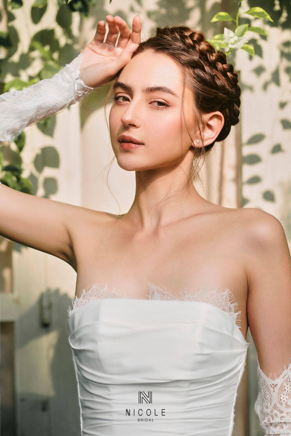 Váy cưới đi bàn dáng suông