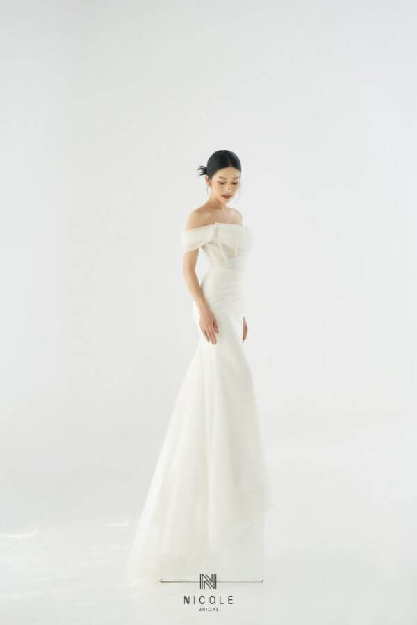 The bride becomes more beautiful in the FIORA 2-IN-1 wedding dress