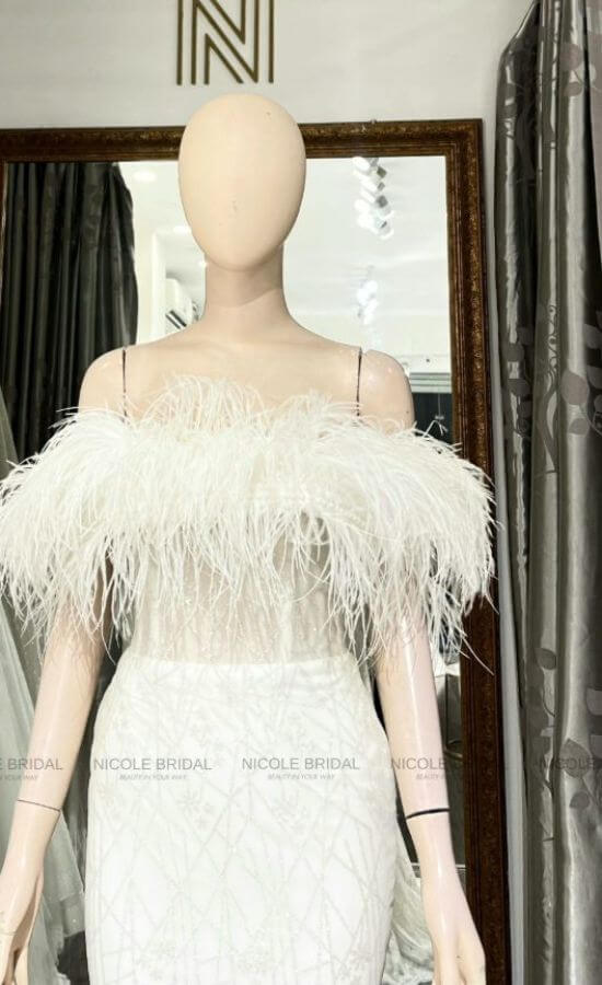 Feather wedding dresses help the bride shine at the wedding