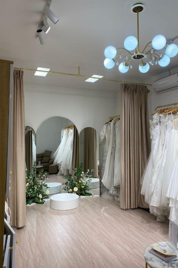 Mua váy cưới công chúa trễ vai tại Nicole Bridal