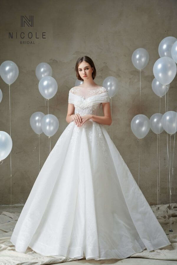 váy cưới công chúa lấp lánh