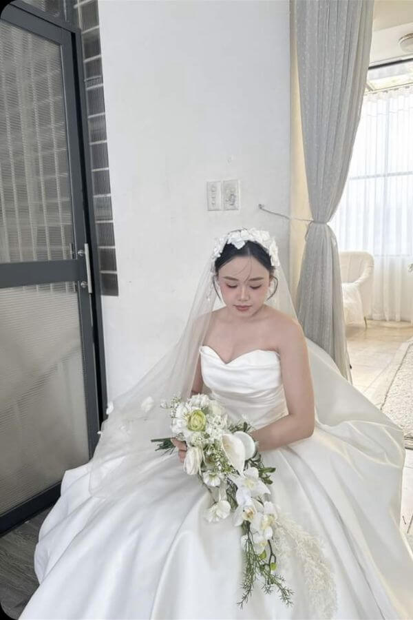 Bó hoa cưới dáng dài