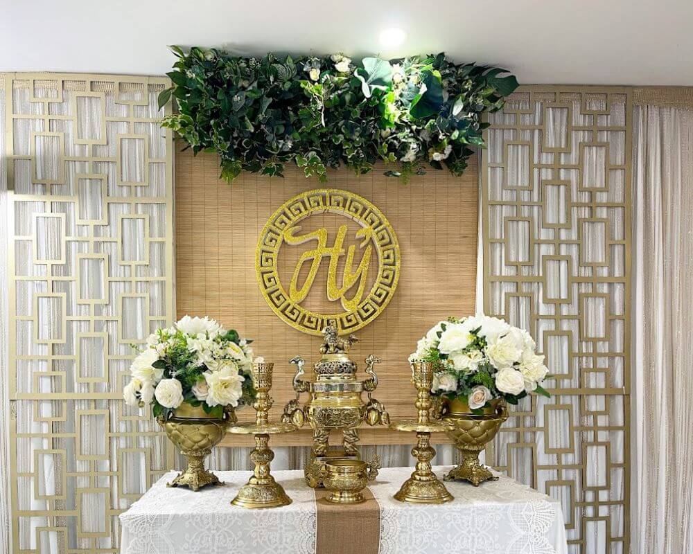 Bộ tam sự trên bàn thờ gia tiên