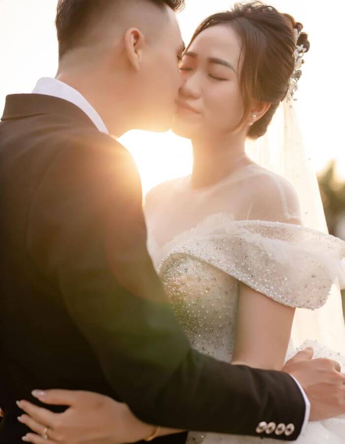 Chụp ảnh cưới dưới hoàng hôn