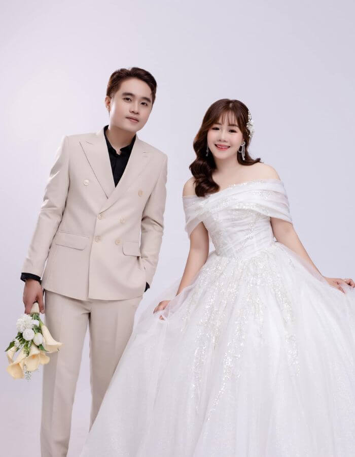 Chụp ảnh cưới với phông trắng đen