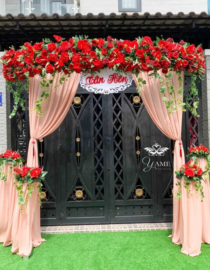 Cổng đám cưới màu đỏ