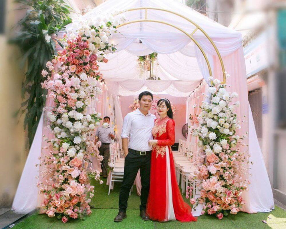 Cổng hoa cưới màu trắng
