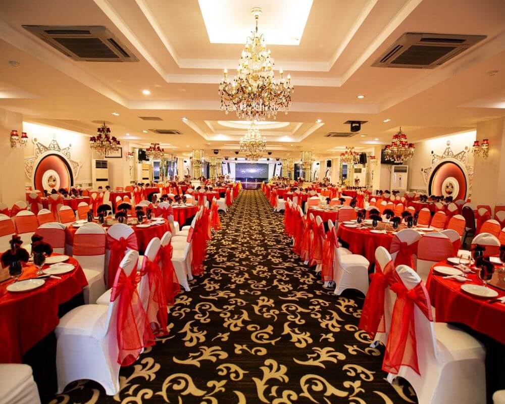 Đặt tiệc cưới tại nhà hàng