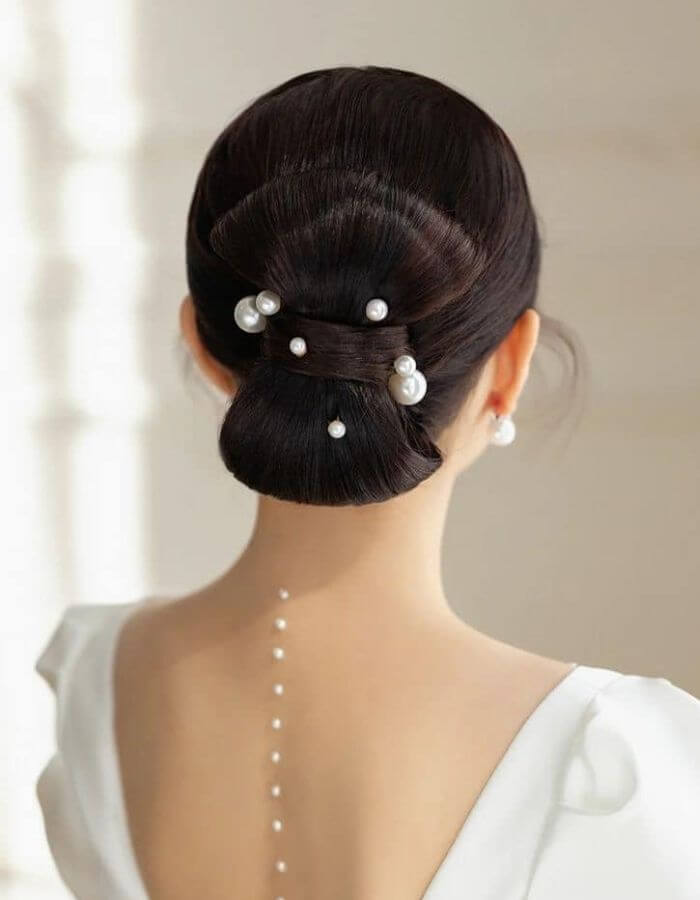 Kiểu tóc búi thấp cho cô dâu