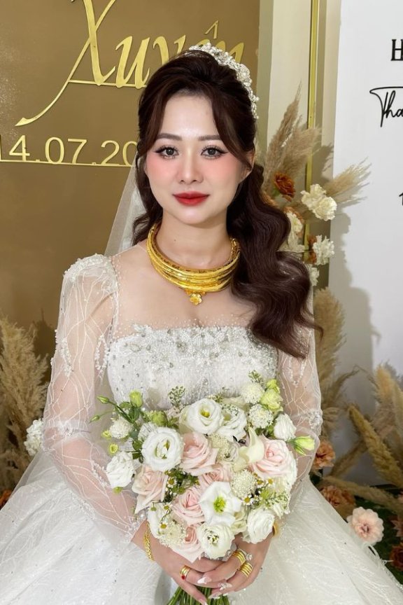 Trang điểm cô dâu