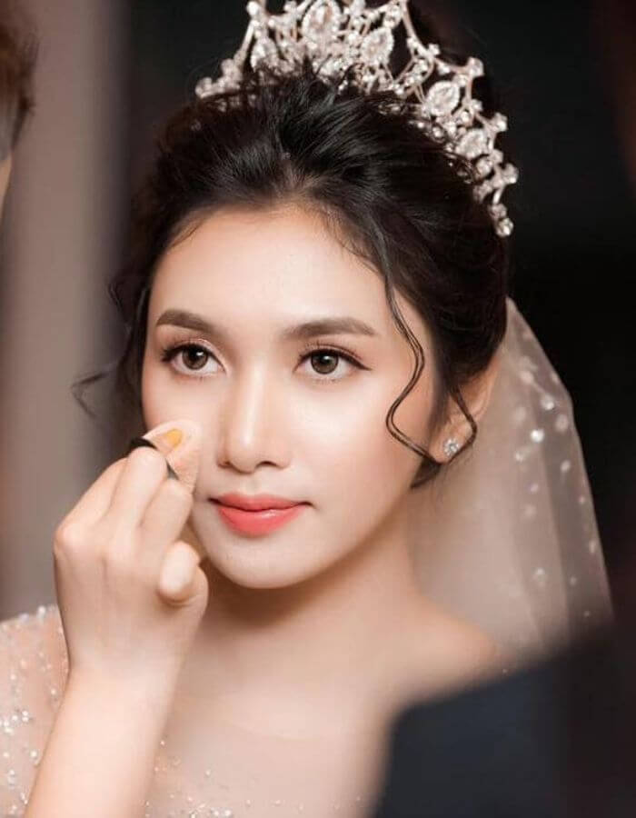 Trang điểm cô dâu nhe nhàng