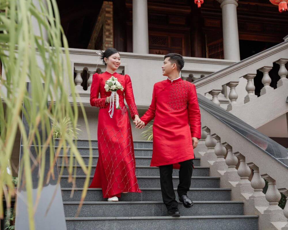Cô dâu, chú rể trông bộ áo dài đỏ truyền thống tại Lễ Hằng Thuận