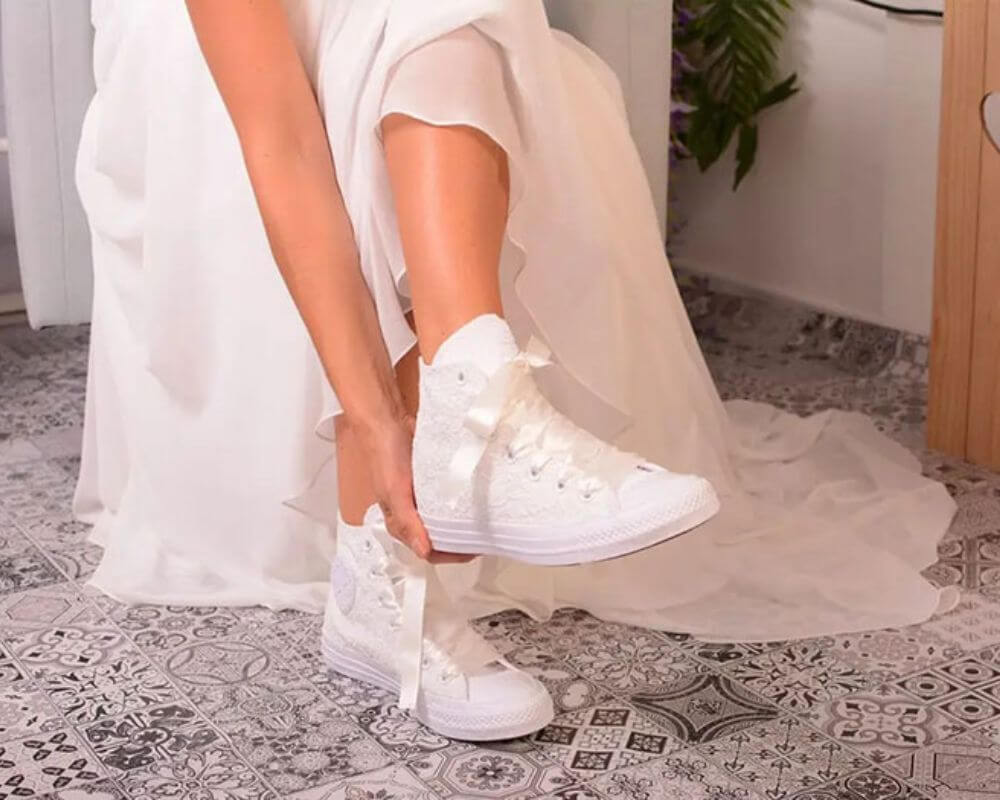 Giày sneaker cho cô dâu cá tính