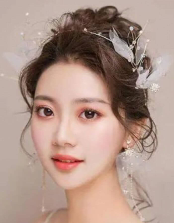 Kiểu tóc ngắn búi cao quyến rũ