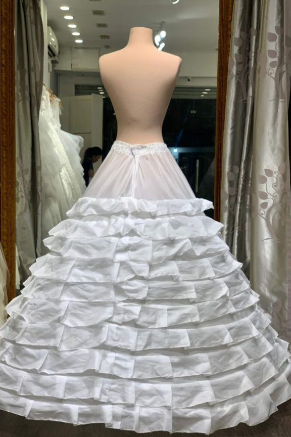 Tùng Váy Cưới