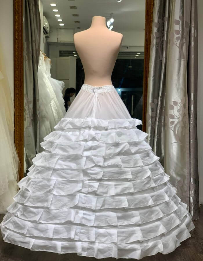Tùng Váy Cưới
