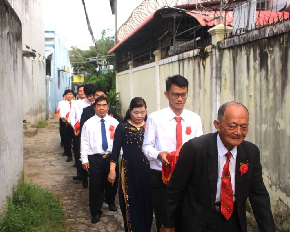 Những người mất vợ, mất chồng không nên đi đón dâu