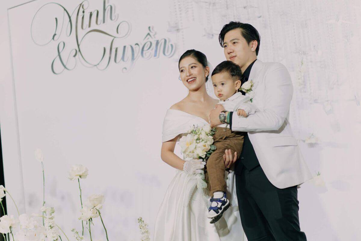 váy cưới xếp ly mikado satin nicole bridal _ minh tuyen