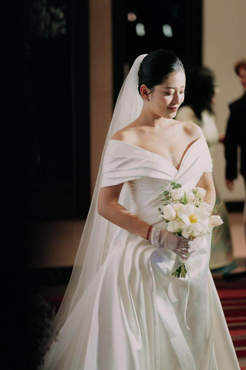 váy cưới xếp ly mikado satin nicole bridal _ minh tuyen